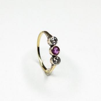 Ladies' Gold Ring - 1910 Ladies' Gold Ring - 1910