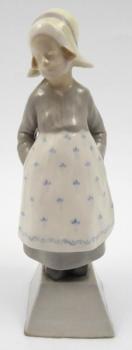 Porcelain Figurine - porcelain - 1920 Porcelain Figurine - porcelain - 1920