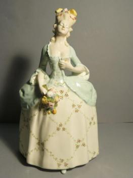 Ceramic Figurine - Woman - 1930 Ceramic Figurine - Woman - 1930