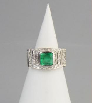 Ring - gold, diamond - 1980 Ring - gold, diamond - 1980